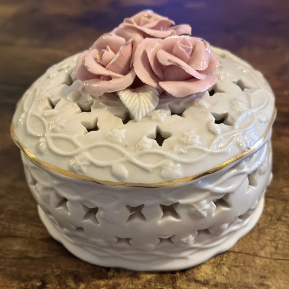 Vintage Ceramic Potpourrie Jewelry Trinket Box Lid Capodimonte Style Roses - Picture 16 of 16